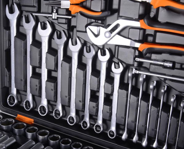 Набор инструментов , 1/2", 1/4", CrV, в кейсе 151 предм Вихрь, шт, 73/6/7/9