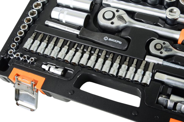 Набор инструментов, 1/2" , 1/4" , CrV, пластиковый кейс 82 предм 73/6/7/3 "ВИХРЬ"