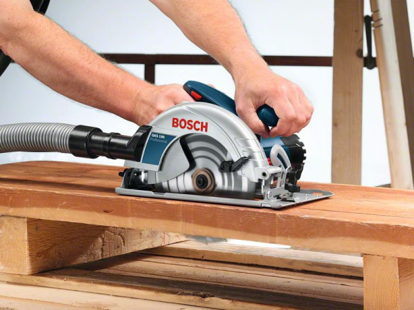 Пила дисковая Bosch GKS 190, д.диска - 190 мм, 5500 об/мин, 1400 Вт, глубина пропила - 70 мм, 4.2 кг, 0152201