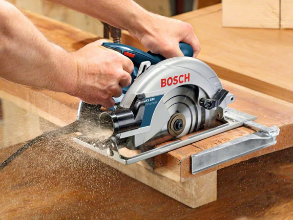 Пила дисковая Bosch GKS 190, д.диска - 190 мм, 5500 об/мин, 1400 Вт, глубина пропила - 70 мм, 4.2 кг, 0152201
