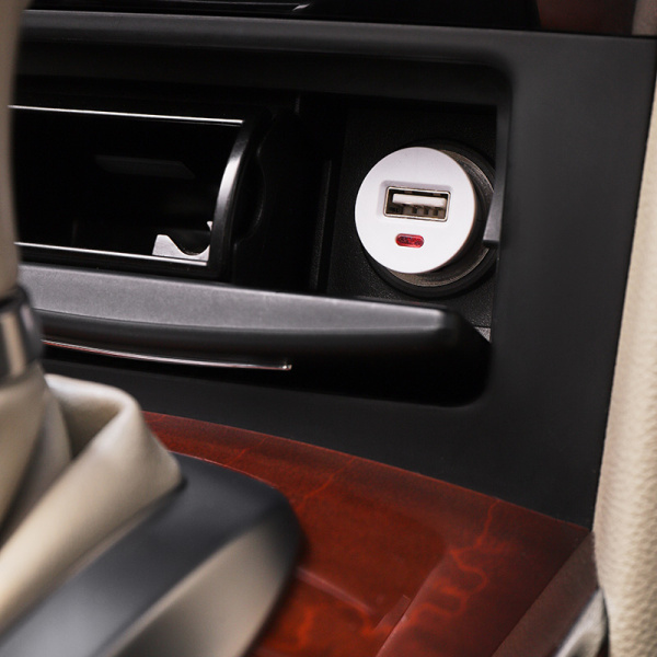 Автозарядка в прикуриватель USB (АЗУ) (5 V, 1000 mA) белая REXANT