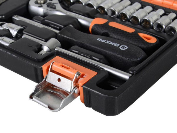 Набор инструментов, 1/4" , CrV, пластиковый кейс 29 предм 73/6/7/1 "ВИХРЬ"