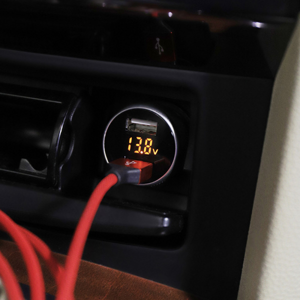 Автозарядка в прикуриватель 2хUSB с дисплеем (АЗУ) (1000+2100 mA) серебристая REXANT