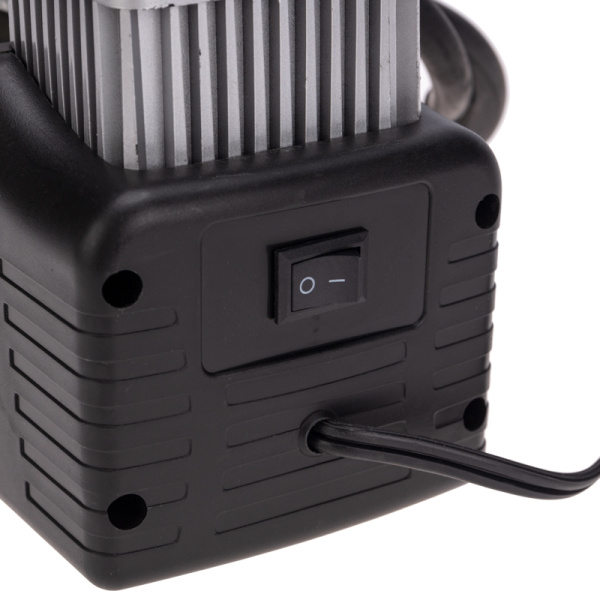 Компрессор автомобильный усиленный двухпоршневой в кейсе с набором инструментов (60л/мин, 10 АТМ) REXANT