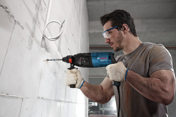 Перфоратор Bosch GBH 240 SDS-Plus, 790 Вт, 2.7 Дж, 930 об/мин, 4200 уд/мин, кейс, 2.8 кг, 1257998