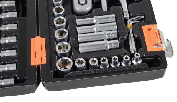 Набор инструментов, 1/4" , CrV, пластиковый кейс 57 предм 73/6/7/2 "ВИХРЬ"