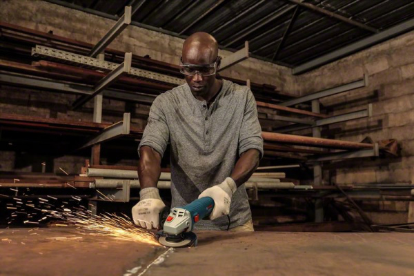 Углошлифовальная УШМ ( болгарка ) Bosch GWS 700 Professional, 710 Вт, 12000 об/мин, д.диска - 125 мм, 5334516